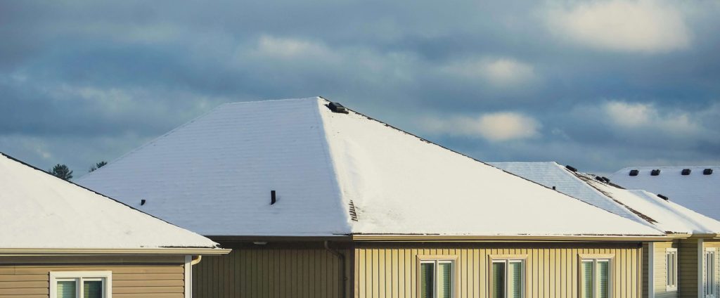 Eestis on levinud arusaam, et katusetöid saab teha vaid soojal ajal. Tegelikult on talv katuse vahetamiseks paljuski sobivam kui vihmane sügis või kuum suvi. Nu